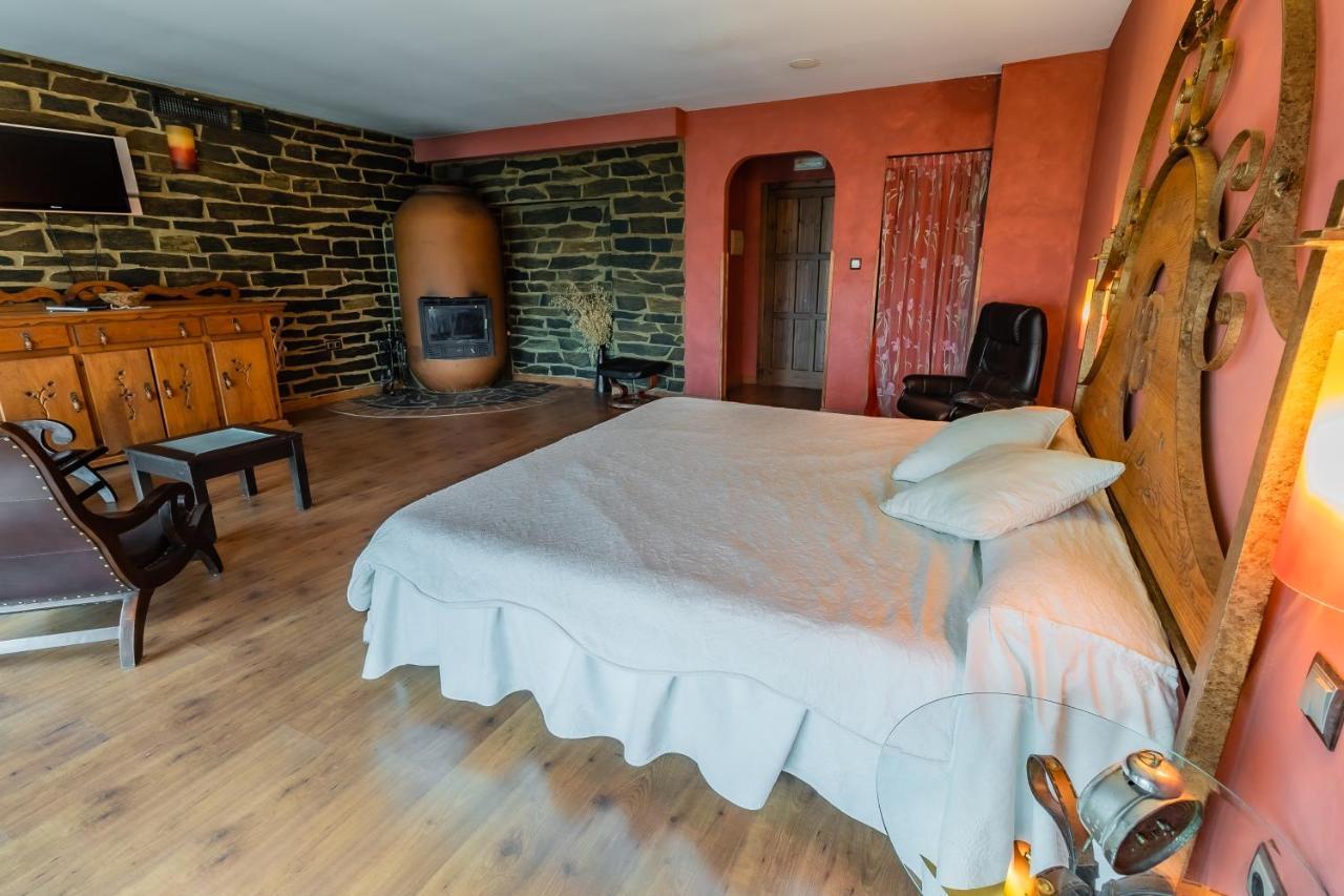 Hotel Rural El Labriego By Vivere Stays Plasenzuela Exterior photo
